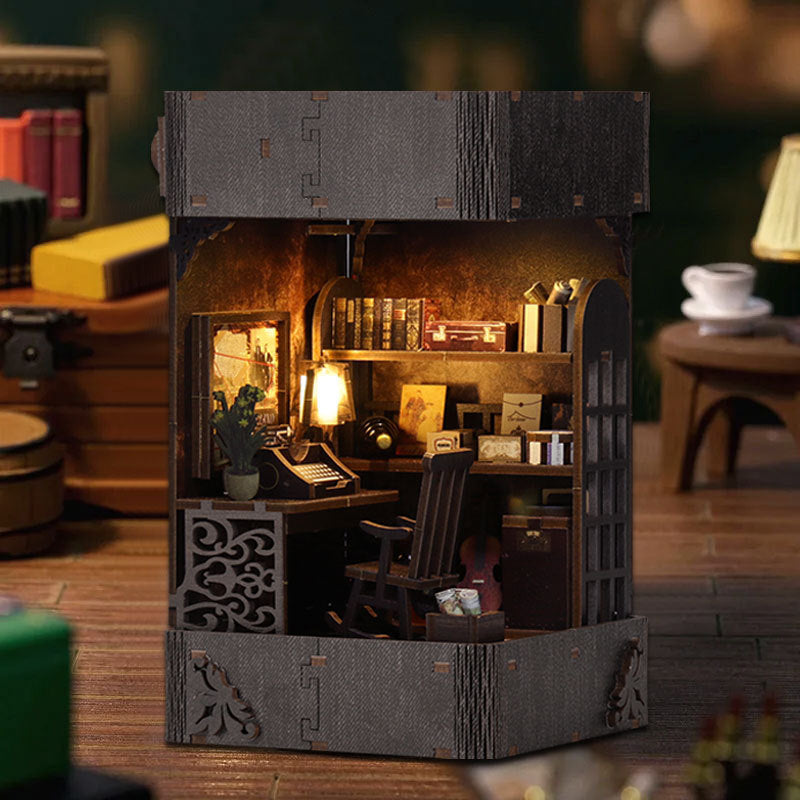 Bookshelf decoration "Sherlock Holmes"